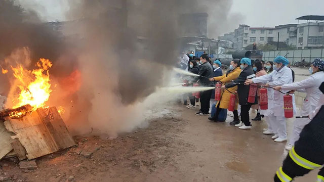 来凤县人民医院开展消防应急疏散演练