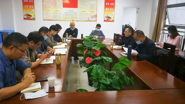 来凤县中心医院开展院领导班子成员 集体廉政谈话