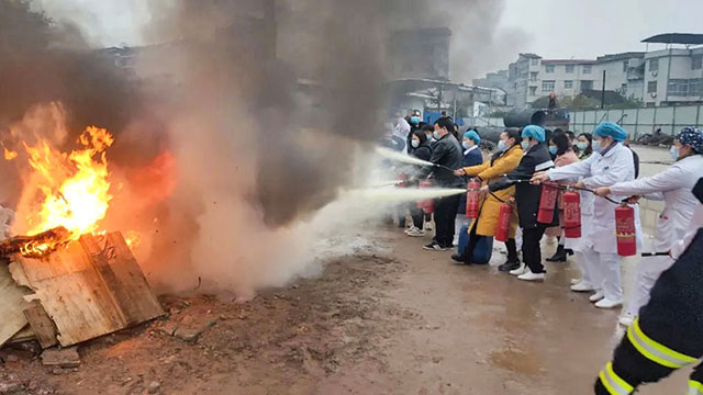 来凤县人民医院开展消防应急疏散演练