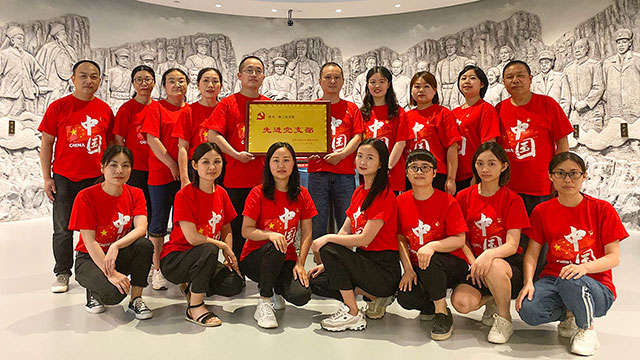 来凤县中心医院第二支部主题党日活动