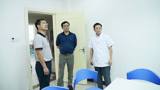 龙山县人民医院来我院参观考察