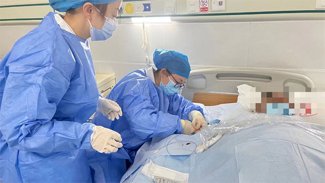 来凤县人民医院成功开展PICC置管术