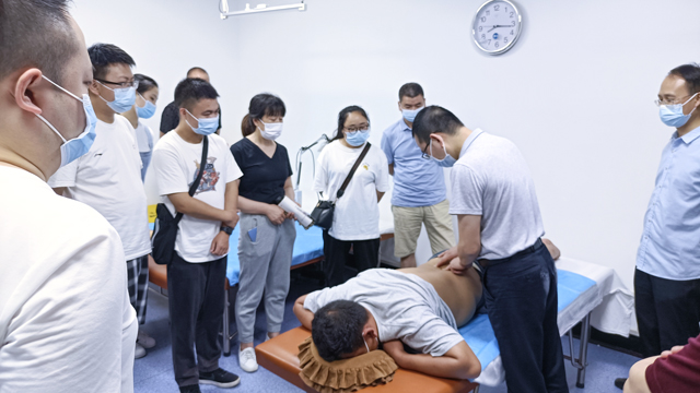 疼痛科举办“骨盆旋移”交流讲座