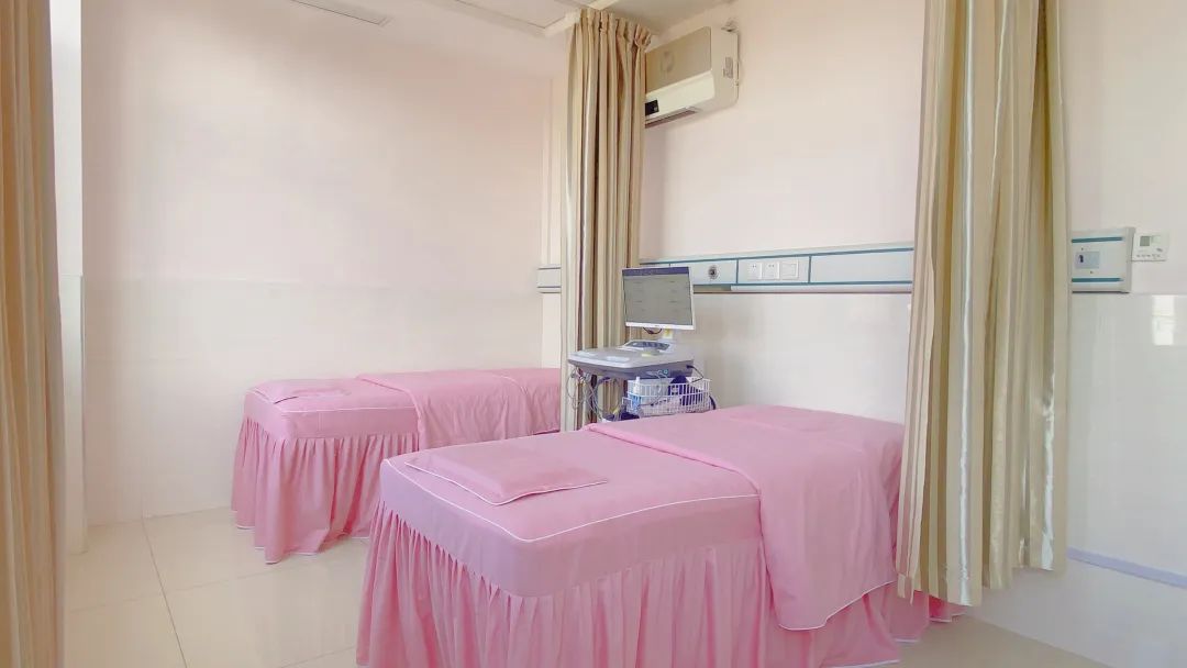 庆中秋·感恩教师·迎国庆——来凤县人民医院盆底康复中心为广大女性送健康！