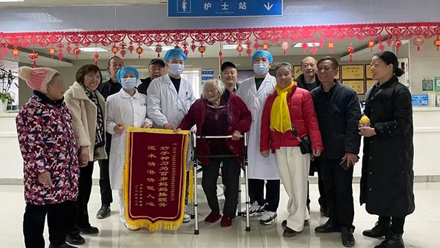 来凤县人民医院：妙手神刀为百岁妈妈换髋骨，医术精湛情暖人心