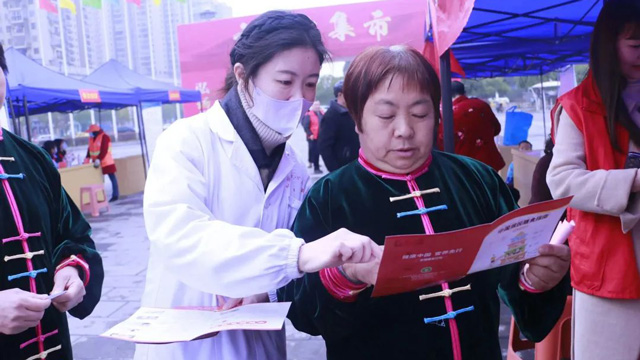 来凤县人民医院开展“全国爱耳日”义诊活动