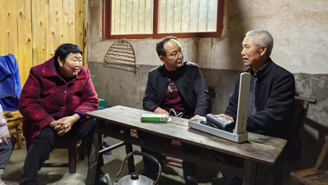 杜敏24年随访路 ，一步一步践初心