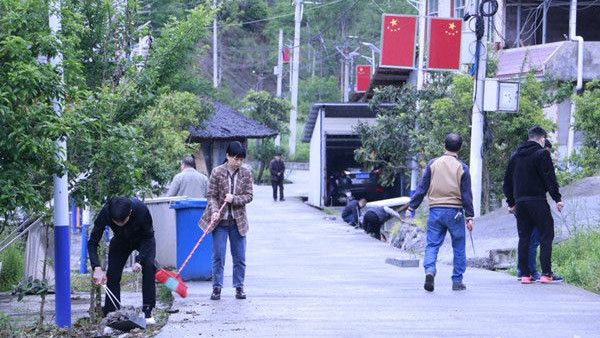 来凤县人民医院扎实开展“村庄清洁”行动