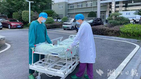 来凤县人民医院：重症医学科医患间的鼓励