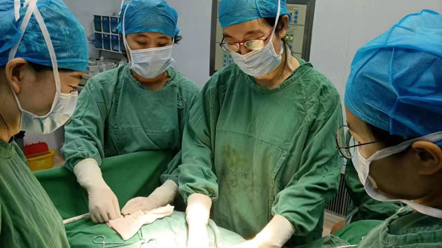 巨大子宫肌瘤，县人民医院专家妙手摘除顽疾