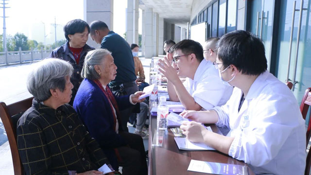 义诊进社区|县人民医院义诊服务走进官渡口社区