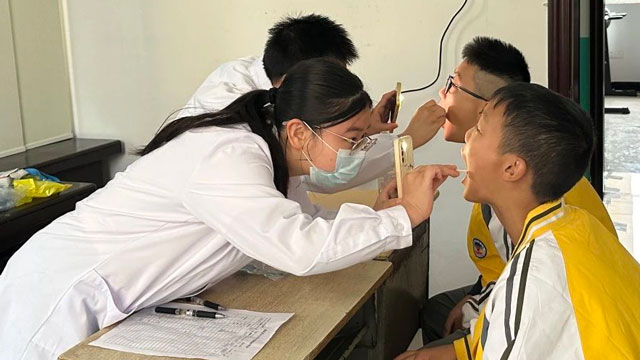 县人民医院完成7600余名中小学师生健康体检