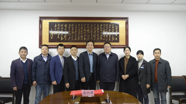 杭州市富阳区第一人民医院对口帮扶来凤县人民医院正式签约