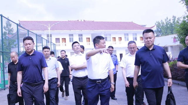 县委书记李伟、县长张作明一行来我院调研数智化病理服务体系建设及“口子县”标杆医院创建工作