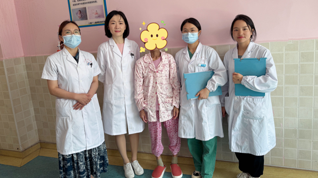 化疗期患者腹腔巨大包块，MDT团队解危机