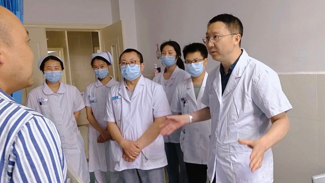 民大医院耳鼻喉专家谭君武来我院指导工作