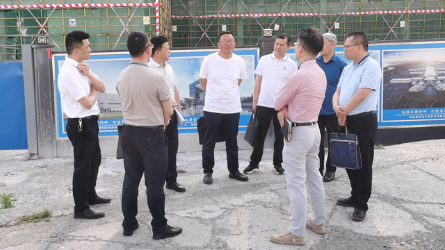 2024年5月16日县人大常委会副主任滕建刚一行到县人民医院现场调研