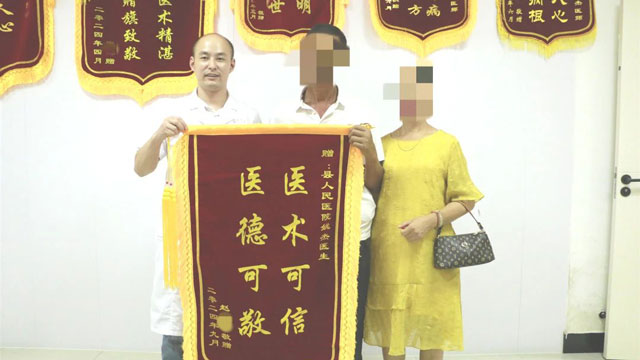 年轻小伙让六旬大爷心服口服