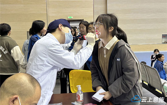 来凤县圆满完成3050余名高考学生体检工作