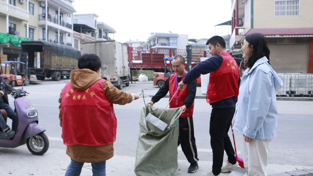 县人民医院齐心协力开展“清洁家园”行动