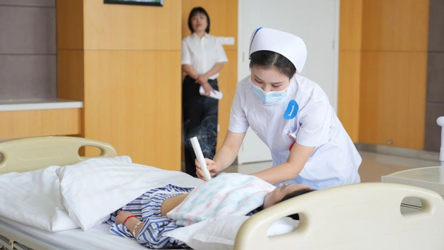 来凤县卫健局、县总工会、县人民医院献礼“512国际护士节”，举办护理技能竞赛