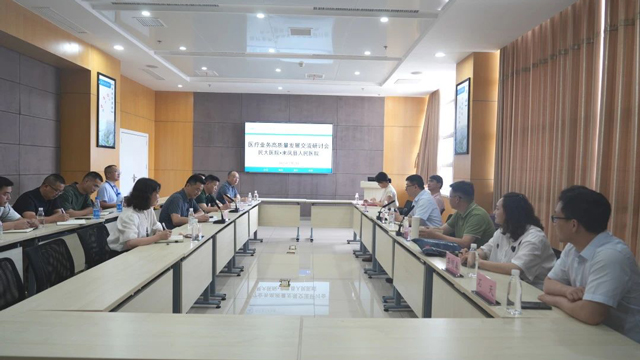 民大医院副院长张长江一行莅临来凤县人民医院指导工作