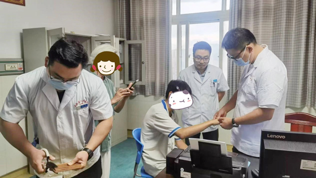 千里送医为百姓 医患同心显真情