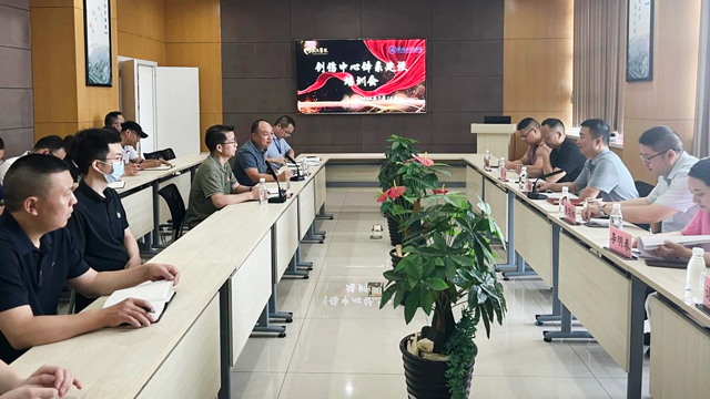 民大医院专家团莅临来凤指导交流