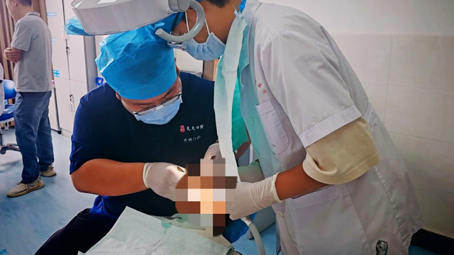 家门口的“顶级”服务：高龄老人的牙痛安心记