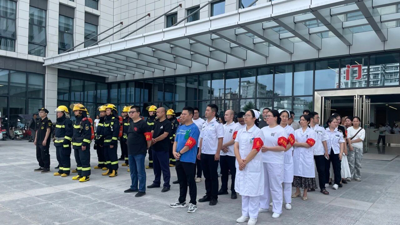 县人民医院联合县消防大队开展消防疏散实战演练