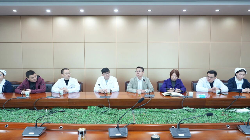 来凤县人民医院会同杭州专家进机关开展健康科普活动