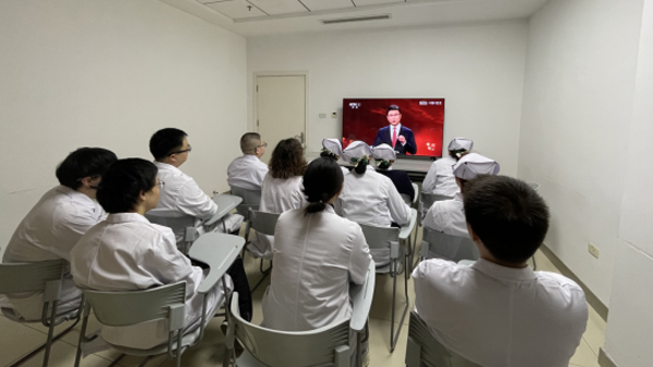 来凤县人民医院：观榜样之光，聚奋进之力