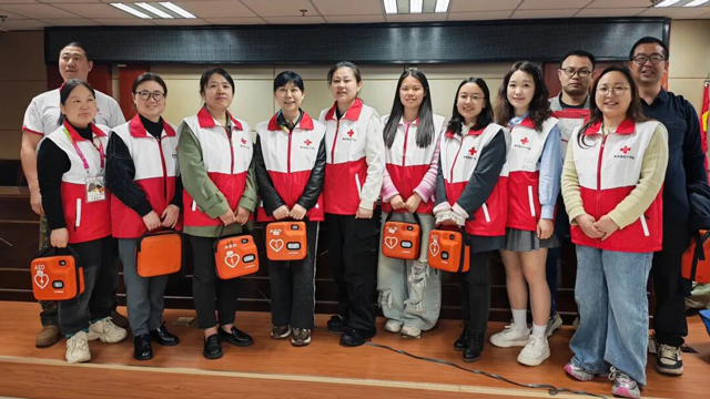 护航奔跑 守护健康｜来凤县人民医院圆满完成2026湘鄂龙凤马拉松医疗保障任务