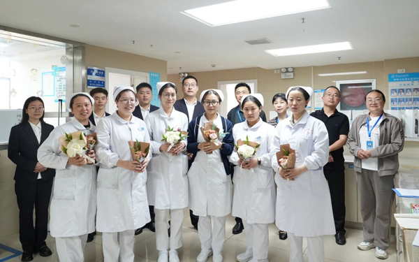 第115个护士节 | 致敬来凤县人民医院每一位“提灯的人”