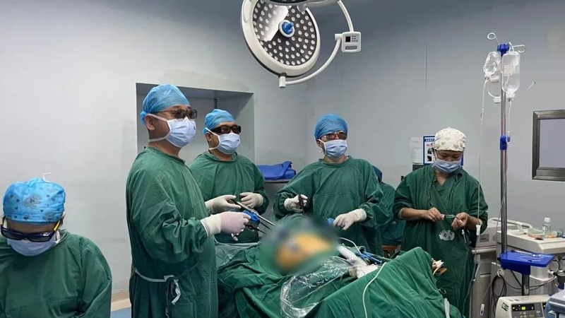 县人民医院普外科成功为复杂胃癌患者实施腹腔镜微创手术